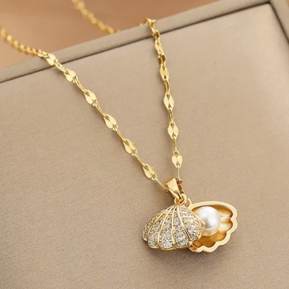 Blowout Sale!!!! Bimini Beachwear Gold Clam & Pearl Necklace with CZ